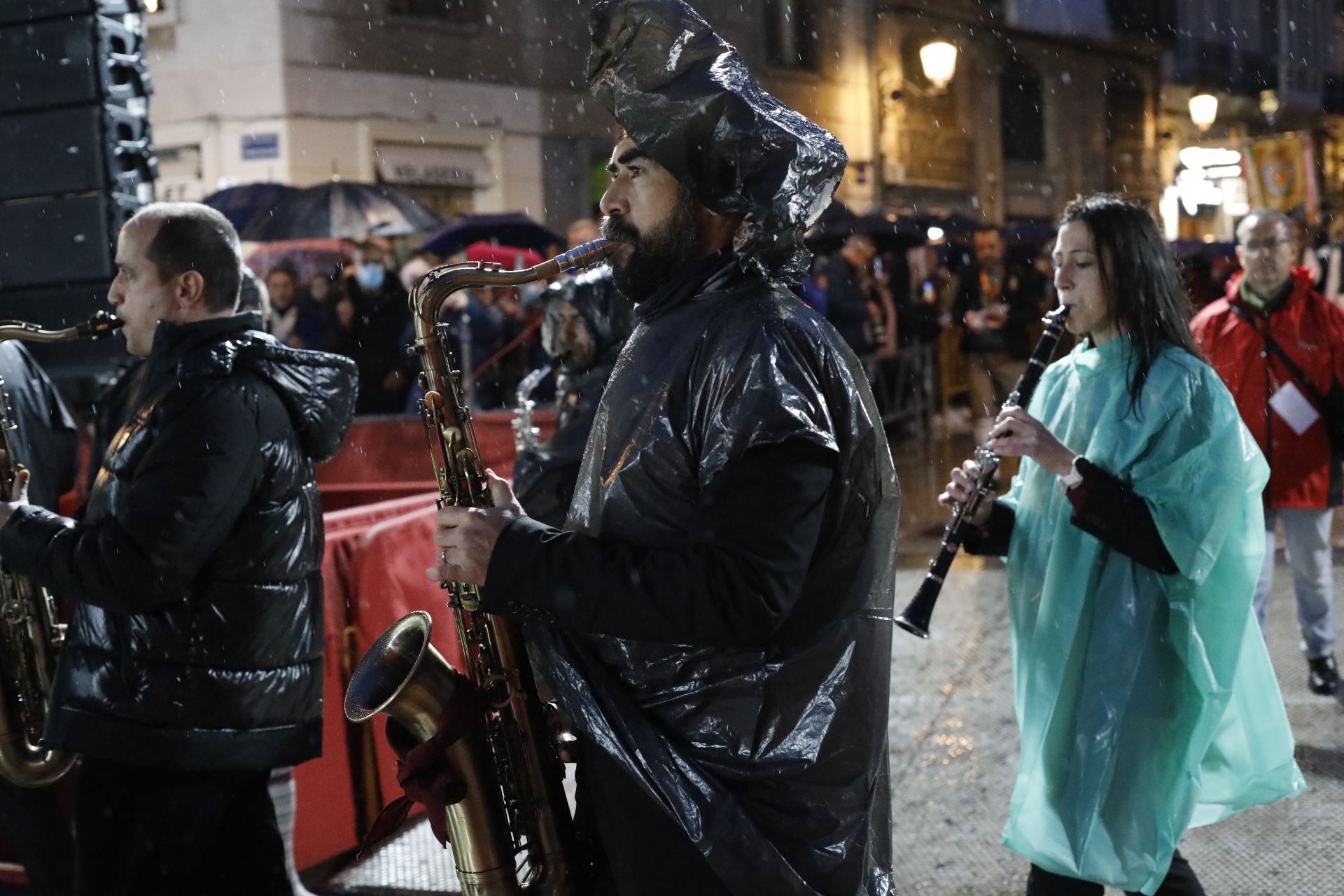 Búscate en el primer día de ofrenda por la calle de la Quart (entre las 19:00 a las 20:00 horas)