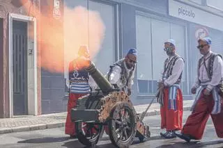 La Guerrilla y Embajada de este lunes de los Moros y Cristianos de Petrer