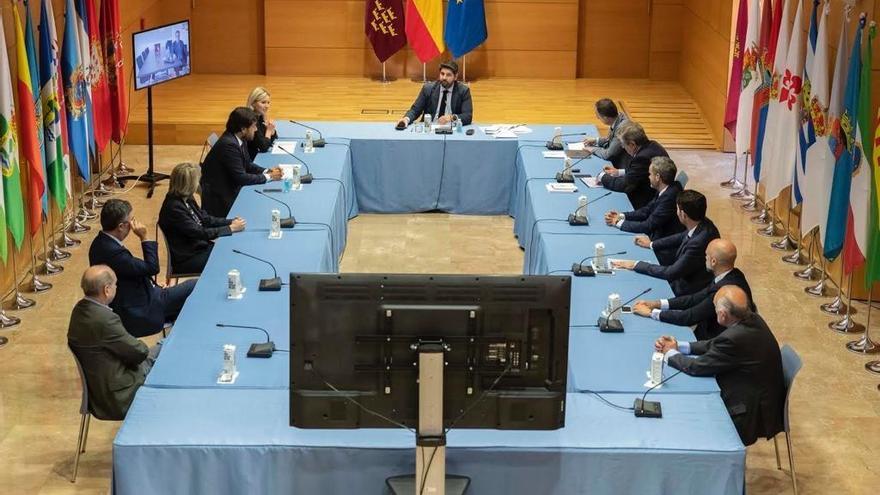 Fernando López Miras se ha reunido hoy con el Grupo Asesor Económico.