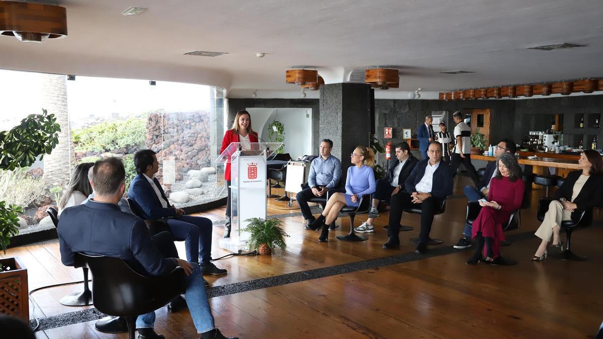 María Dolores Corujo durante la presentación, hoy, de los presupuestos del Cabildo para 2023 en el Castillo de San José.