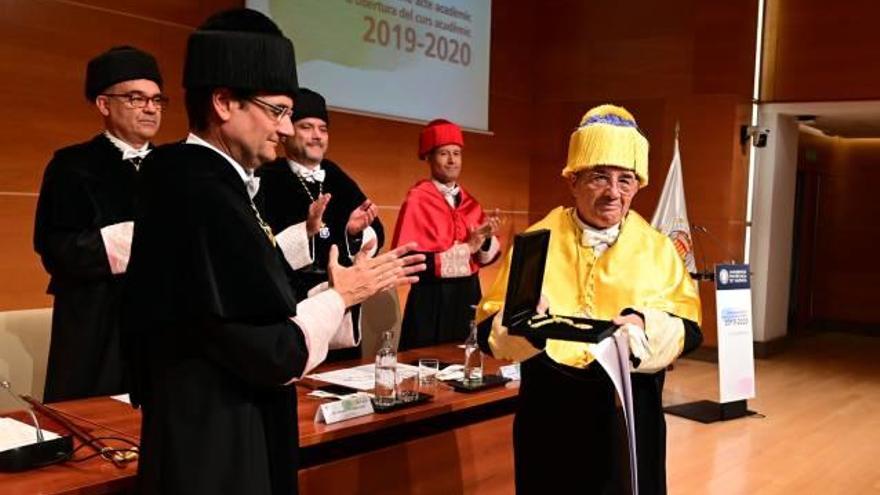 La San Carlos recibe la Medalla de la UPV