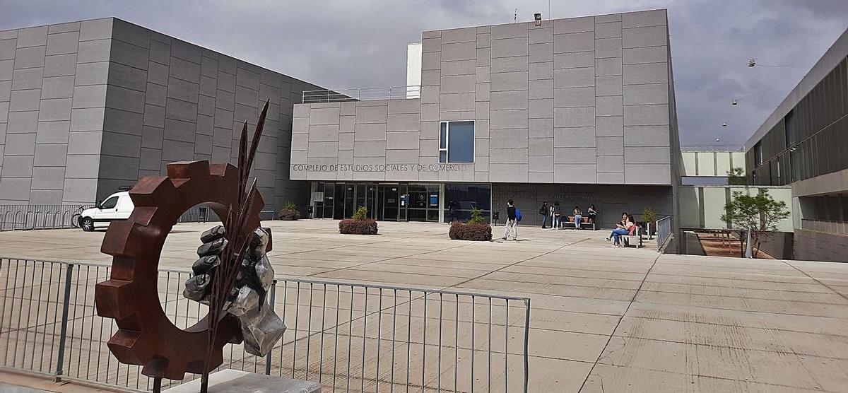 La ampliación del campus de Teatinos acoge estas instalaciones que comparten Estudios Sociales y del Trabajo y la Facultad de Comercio y Gestión.