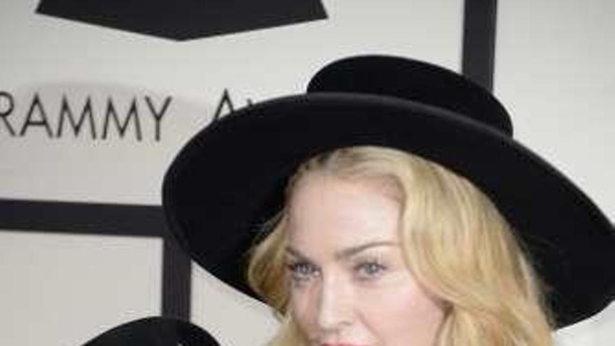 Madonna con su hijo.