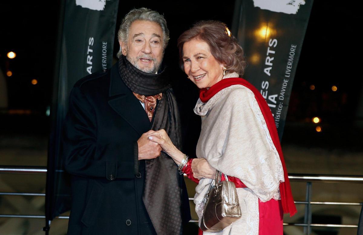 La noche en la que Valentino vistió Les Arts de alta costura con el estreno de 'La Traviata'