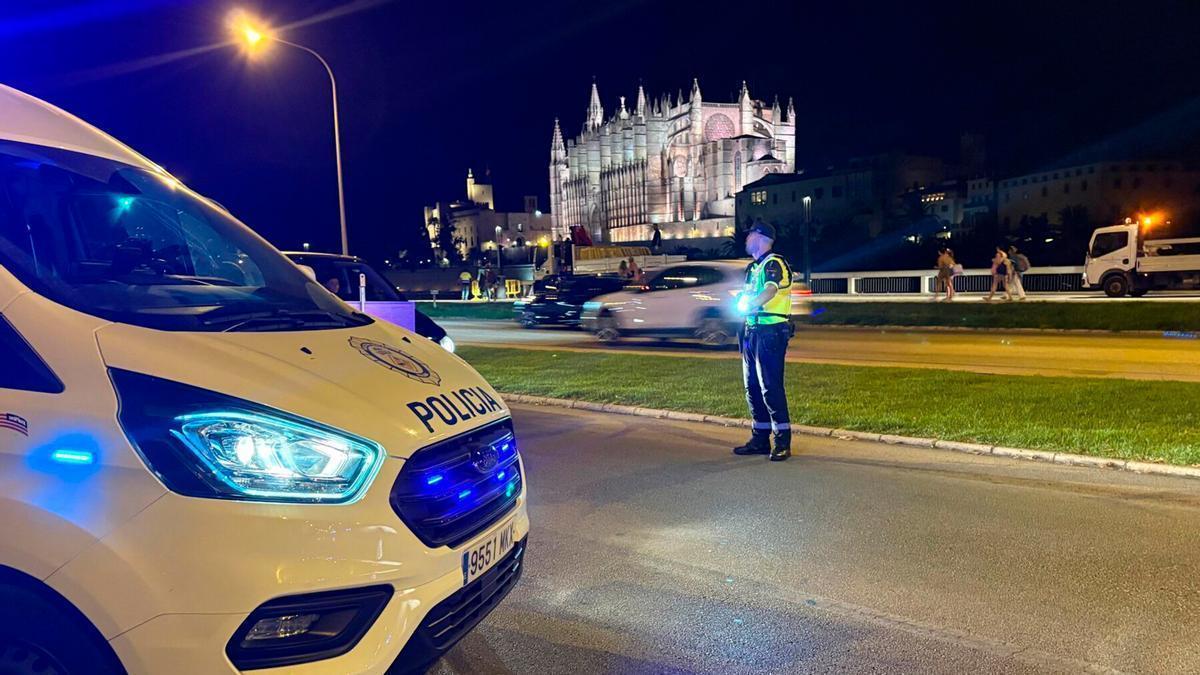 VÍDEO: Adiós a llevar la moto en las fiestas del pueblo de este verano tras la votación del 0,0 en el Congreso: la Guardia Civil extrema la vigilancia con 1.000 euros de multas y sanciones en el permiso de conducir