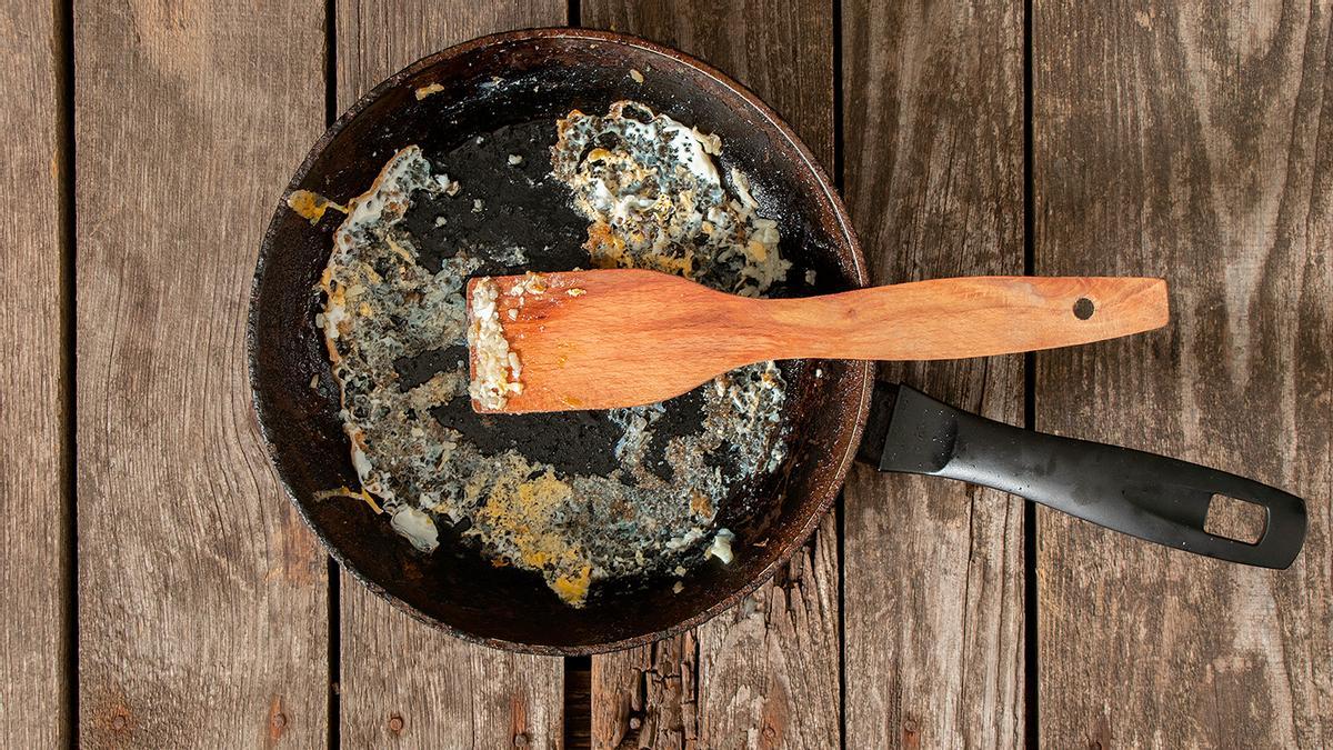 El artilugio que debemos usar en la cocina para evitar que la comida se pegue en la olla o sartén