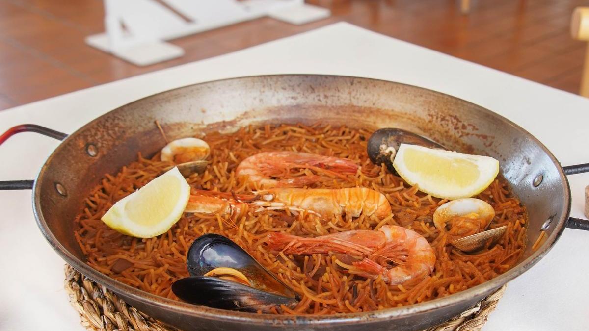 En Bon Vent podrás disfrutar de paellas tradicionales y de tapas y platos mediterráneos en un lugar privilegiado