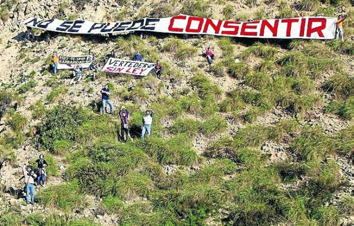 Descubren nuevas fuentes de lixiviados cerca del vertedero de Proambiente