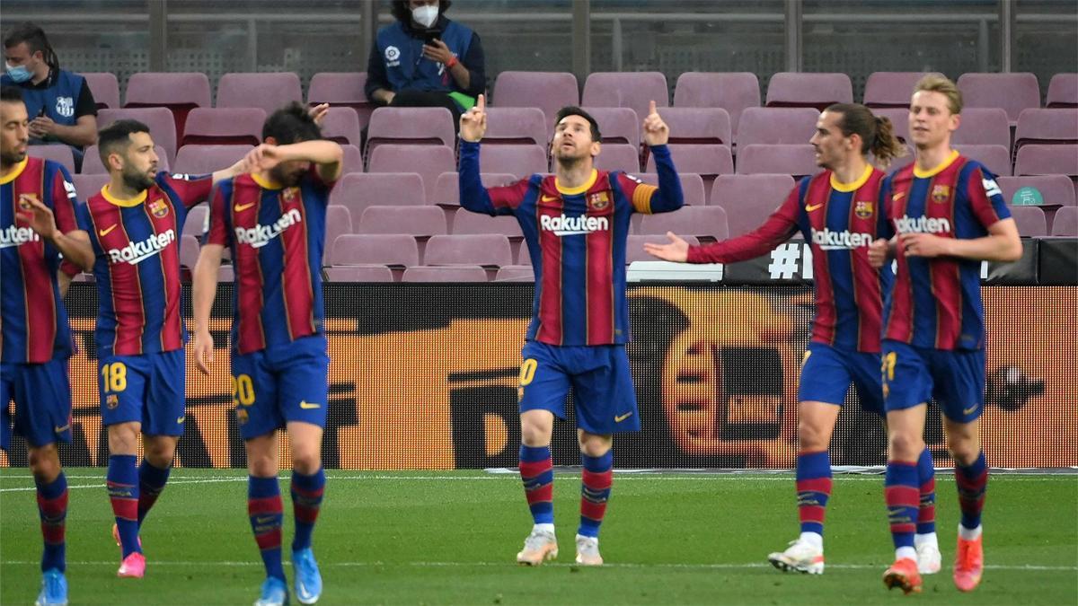 Messi celebra el gol que coloca líder a su equipo