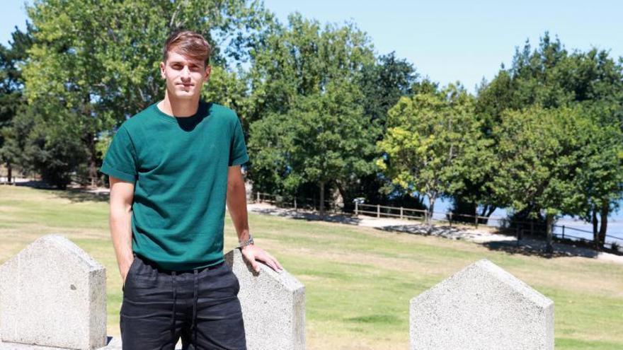 "Me queda un año de contrato en el Alavés y el míster me dijo que voy a tener un rol importante"