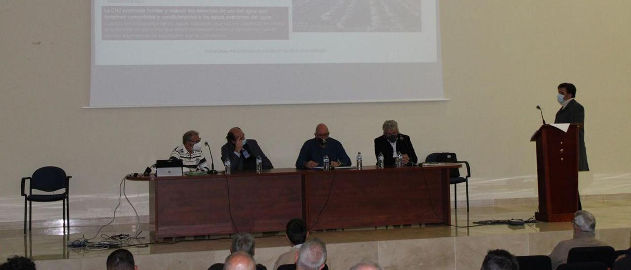 Presentación de la Plataforma en Defensa del Futuro de la Agricultura del Alto Vinalopó. | INFORMACIÓN