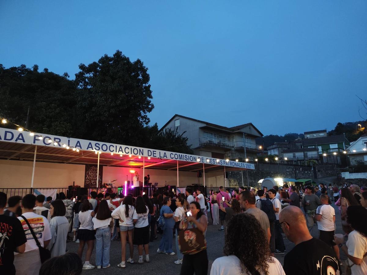 La Xuventude de Cela organizó un festival que contó con la actuación de Silee.