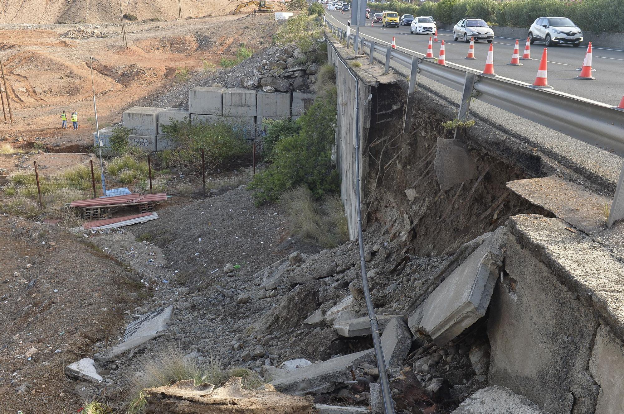 Derrumbe de un muro en la autopista