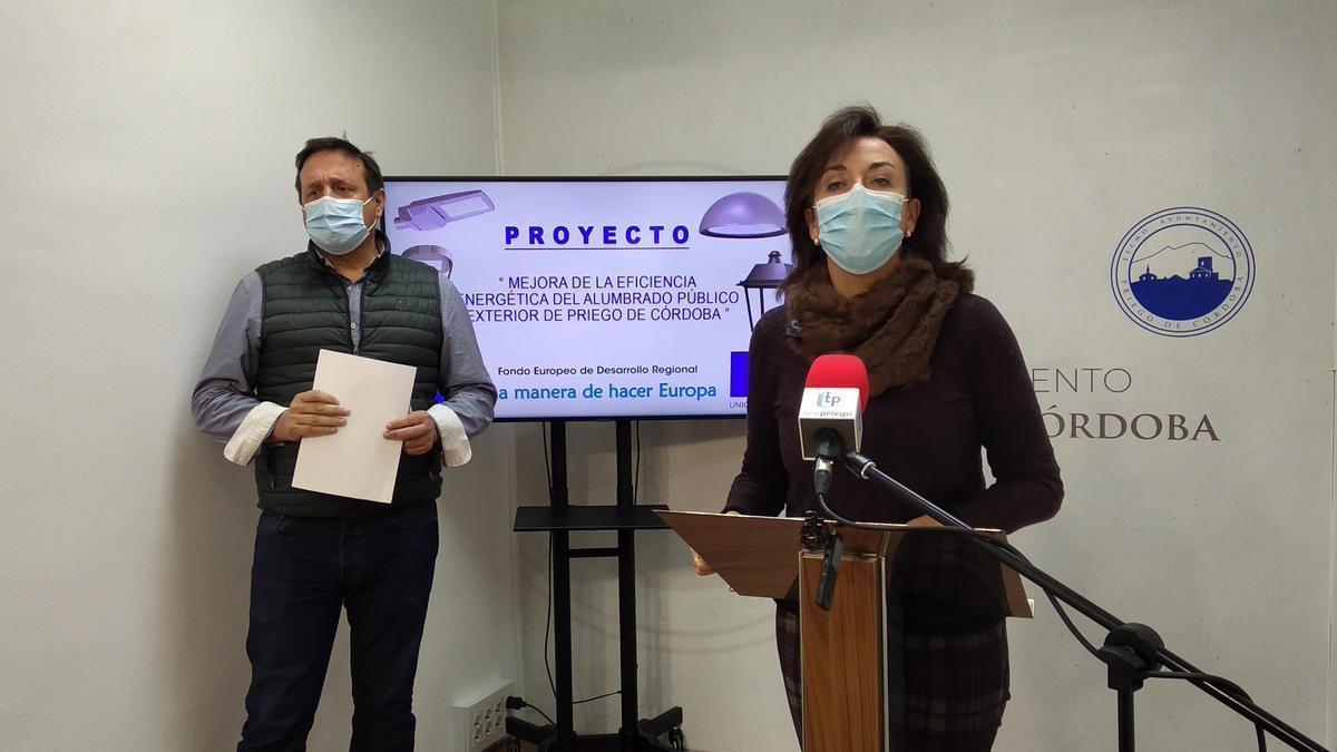 Javier Ibáñez y María Luisa Ceballos presentan el plan de renovación del alumbrado público de Priego.