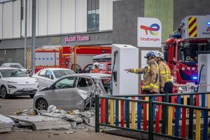 Muere una persona tras caerle un panel de hormigón en una tienda de Via Sabadell