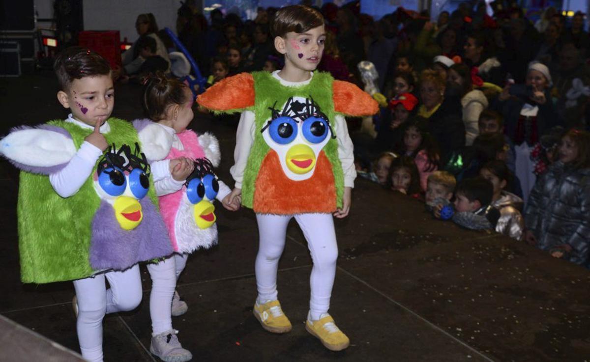Fiesta y concurso de disfraces infantil en la carpa de Moaña. | GONZALO NÚÑEZ