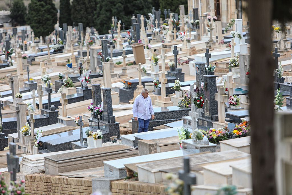 Cementerio de Los Remedios de Cartagena en el Día de Todos los Santos