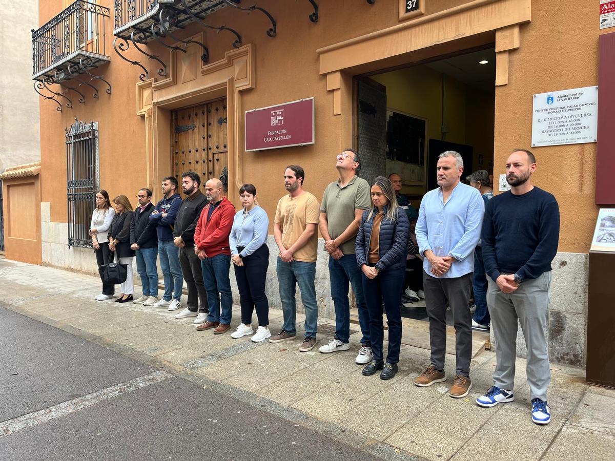 La alcaldesa, Tania Baños, ha presidido los cinco minutos de silencio en la Vall.