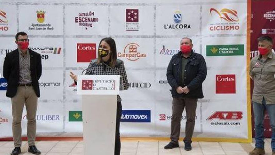 Presentación de la Gigante de Piedra Small en la Diputación de Castellón