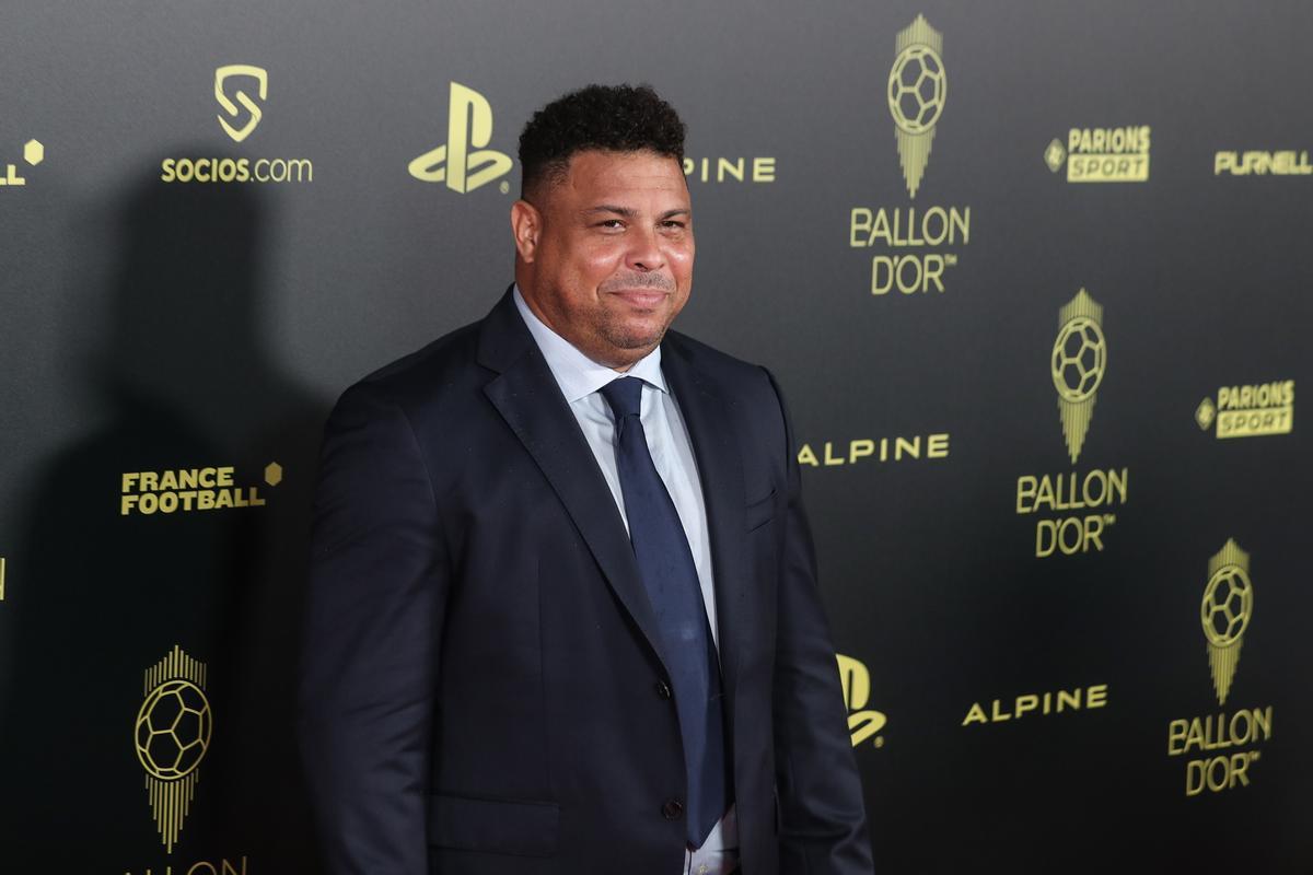 Paris (France), 17/10/2022.- Former soccer player Ronaldo arrives for the Ballon d’Or ceremony in Paris, France, 17 October 2022. For the first time the Ballon d’Or, presented by the magazine France Football, will be awarded to the best players of the 2021-22 season instead of the calendar year. (Francia) EFE/EPA/Mohammed Badra
