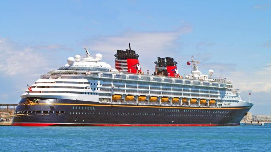 Disney-Schiff im Hafen von Palma