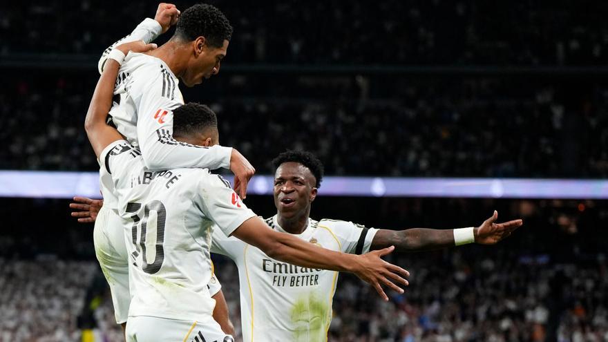 Bellingham, Mbappé y Vinicius celebran un gol contra el Valencia.