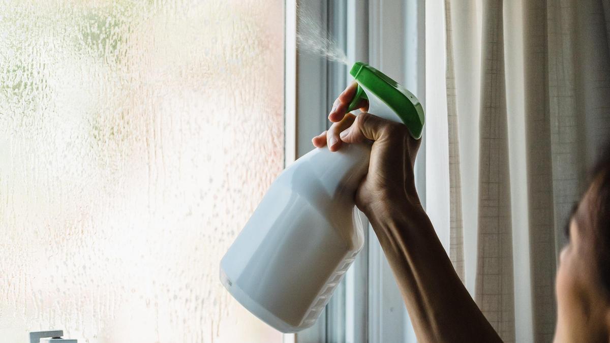 Así puedes limpiar y dejar las ventanas relucientes