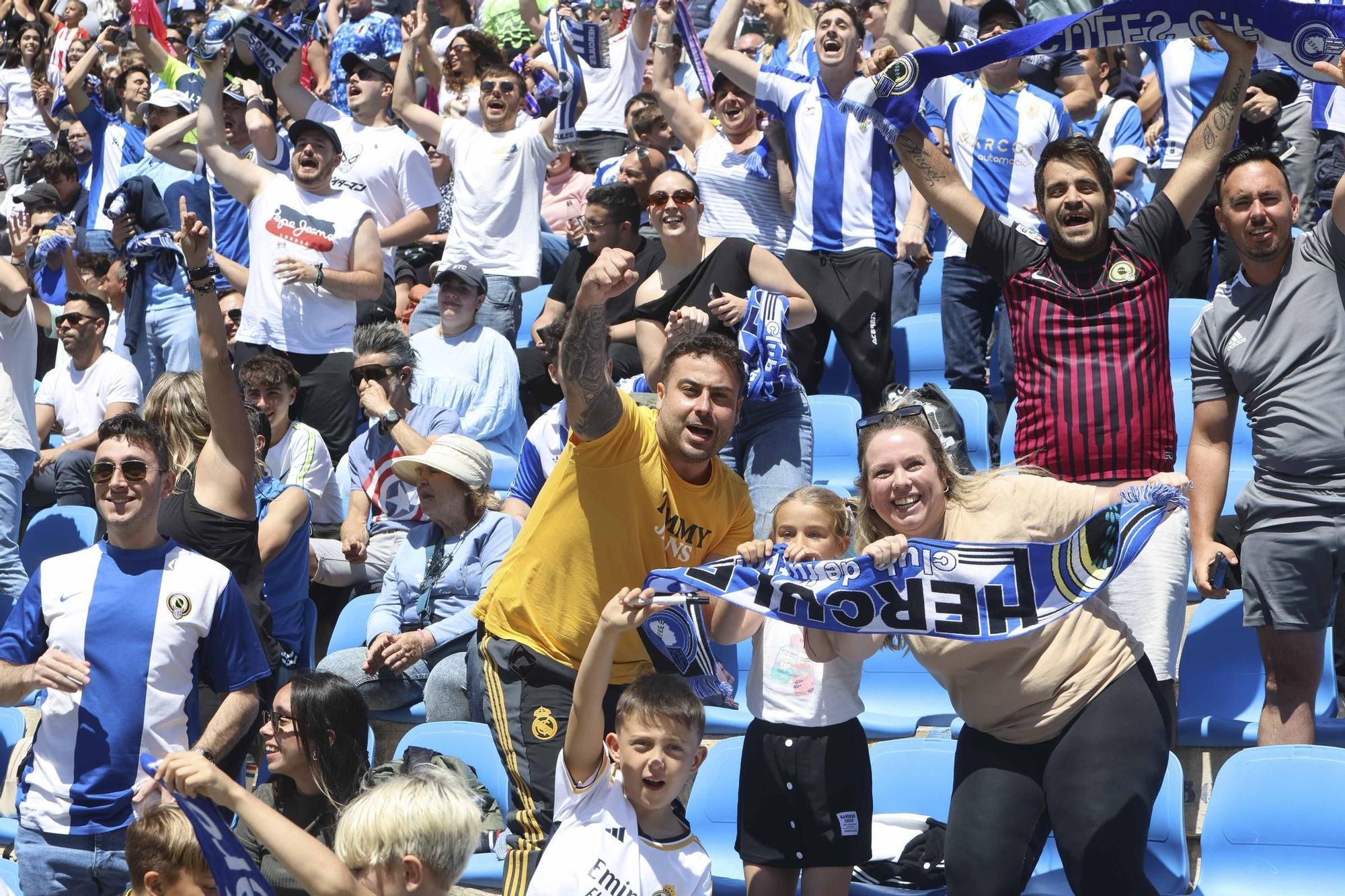 Las imágenes del Hércules CF- Peña Deportiva (5-1)