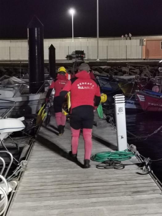 Búsqueda de un hombre en la playa de Guayedra