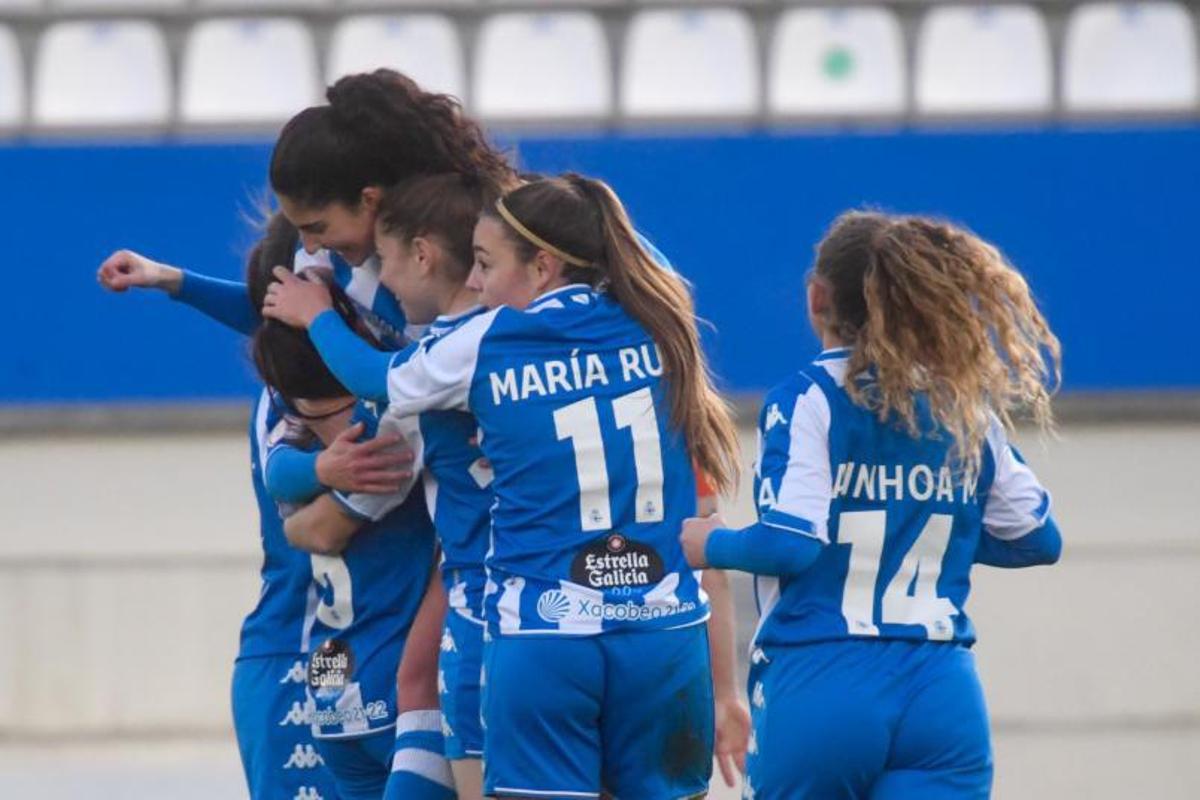Las jugadoras deportivistas celebran un gol. | // C. P.