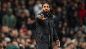 MANCHESTER (United Kingdom), 20/09/2025.- Manchester Uniteds head coach Ruben Amorim gestures during the English Premier League soccer match between Manchester United and Chelsea FC, in Manchester, Britain, 20 September 2025. (Reino Unido) EFE/EPA/PETER POWELL EDITORIAL USE ONLY. No use with unauthorized audio, video, data, fixture lists, club/league logos, live services or NFTs. Online in-match use limited to 120 images, no video emulation. No use in betting, games or single club/league/player publications.
