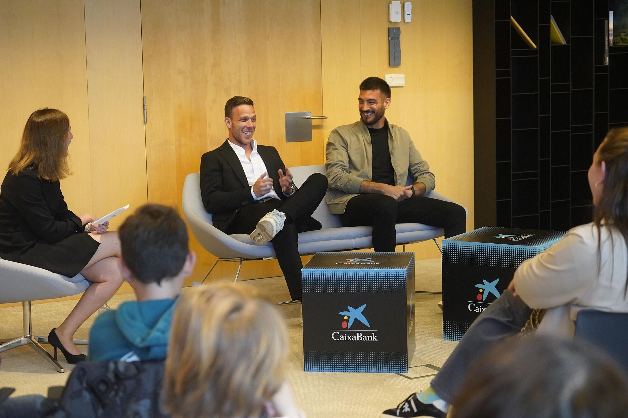 Girona seu Caixabank carrer de la Creu trobada Arthur Melo i Gazzaniga amb aficionats Meet and Green