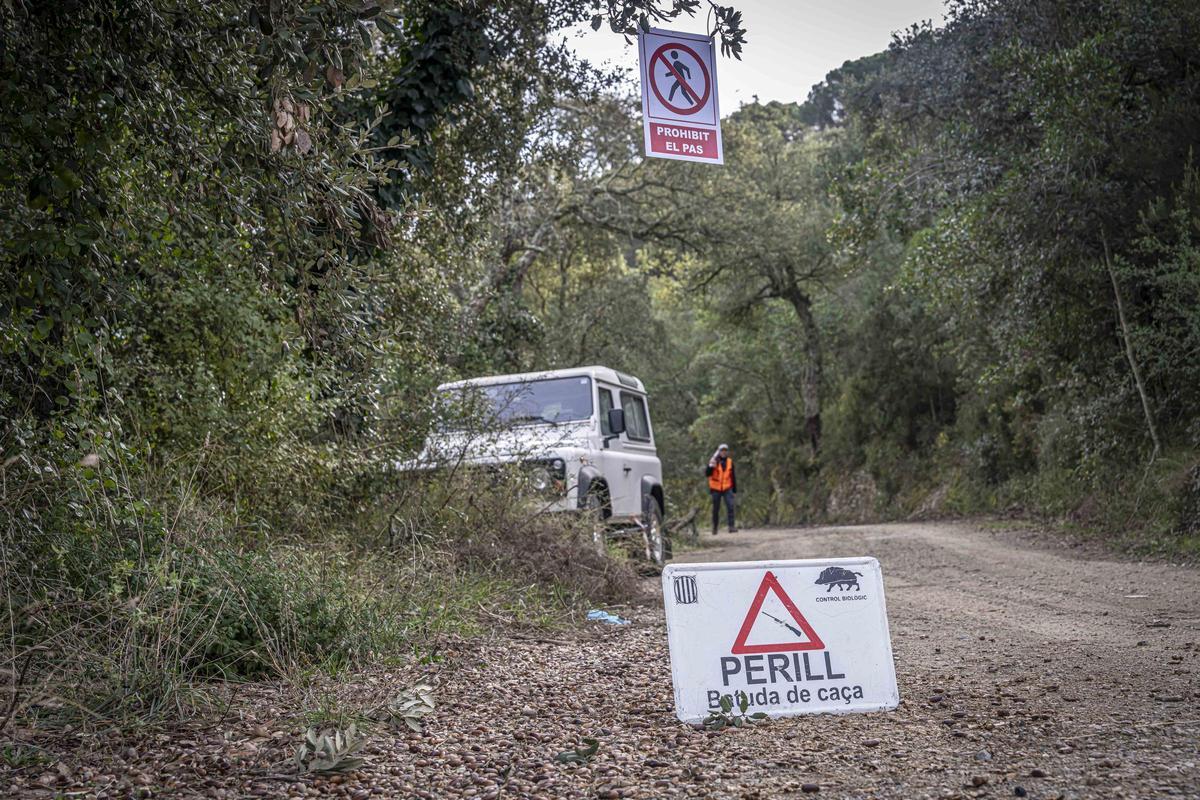 Los cazadores marcan el perímetro para impedir el acceso no autorizado