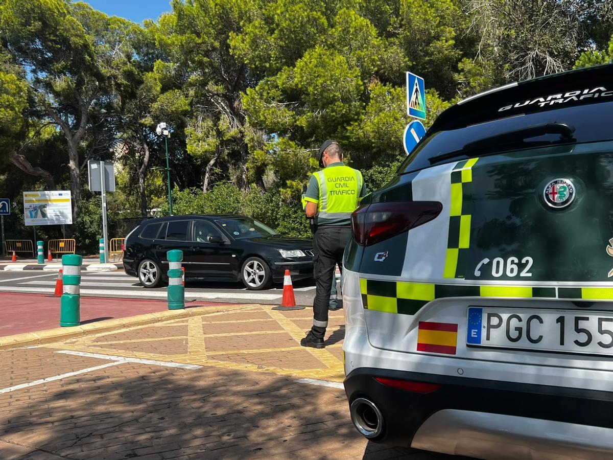 Controles constantes de la Guardia Civil en la CV-500