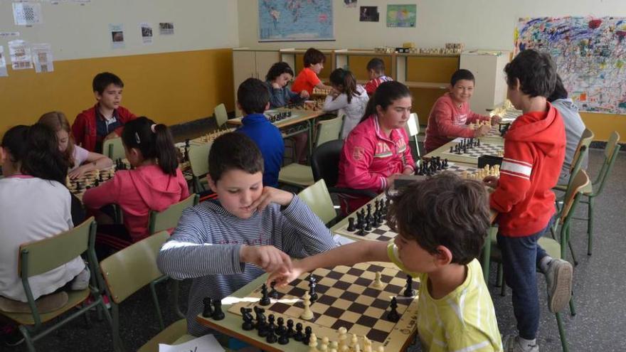 El colegio Manuel Fernández Juncos se vuelca con el ajedrez, que introducirá en varias asignaturas