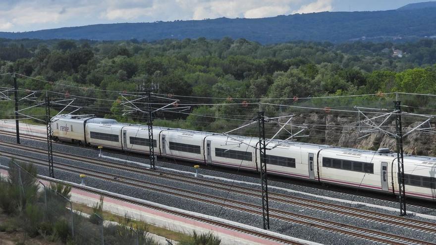 Los trenes Avril llegarán con tres años de retraso: operarán en 2024