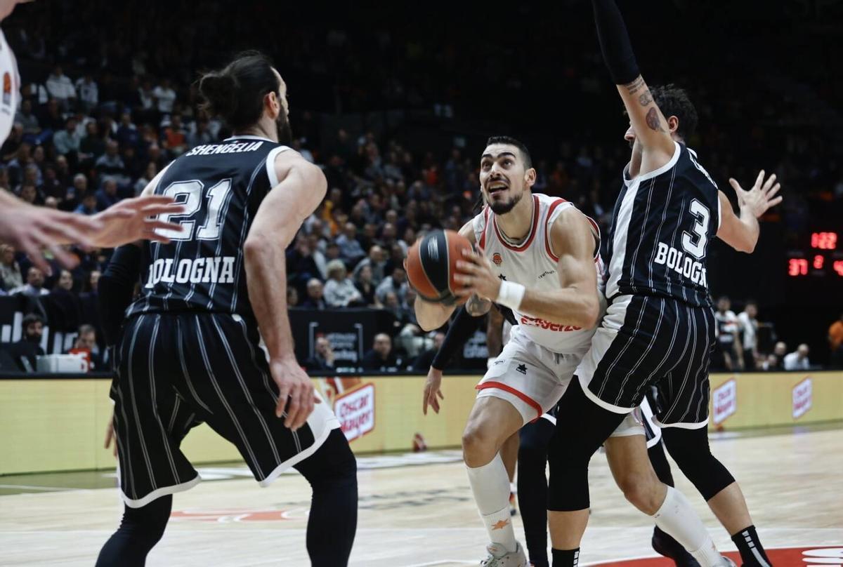 Josep Puerto, en el partido entre el Valencia Basket y la Virtus Bolonia