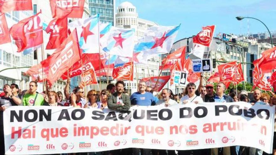Miles de manifestantes gallegos condenan los recortes