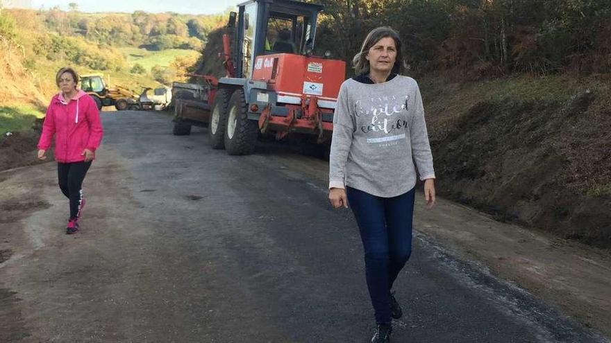 La alcaldesa visitó las obras iniciadas en Meavía.