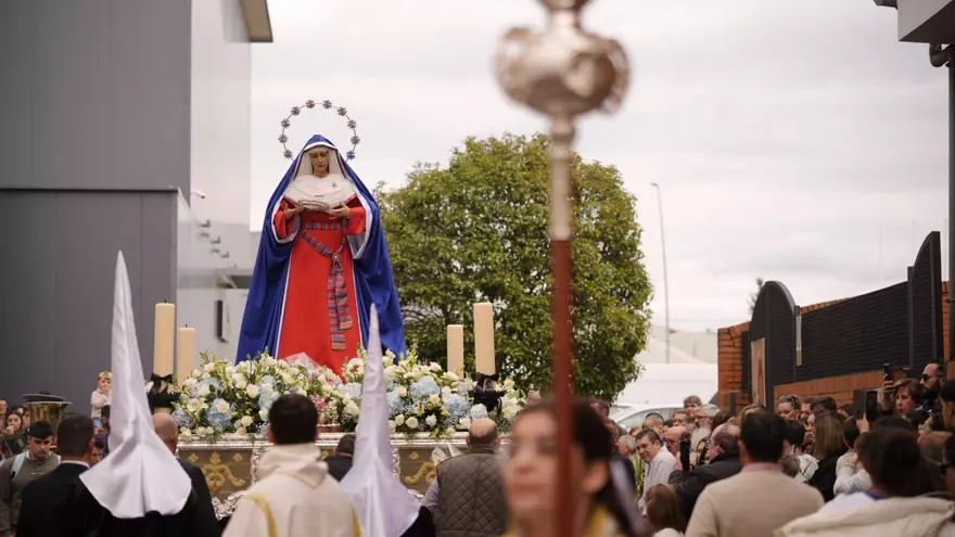 María de Nazaret acompaña al Cristo de la Vera Cruz en Mérida