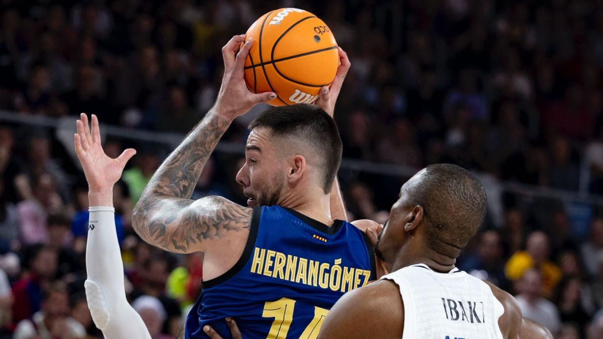 Willy Hernangómez, en la disputa de un balón