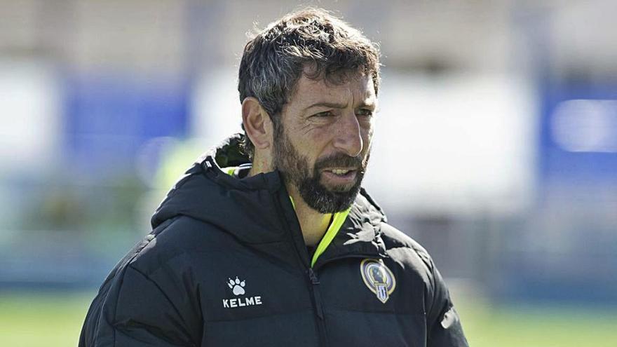 El técnico del Hércules Antonio Moreno, ayer en Zaragoza.