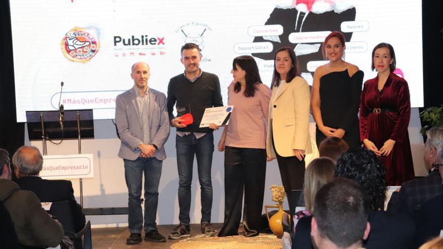 AJE premia a “Elcano” como mejor iniciativa, y al director de “Publiex” como mejor empresario
