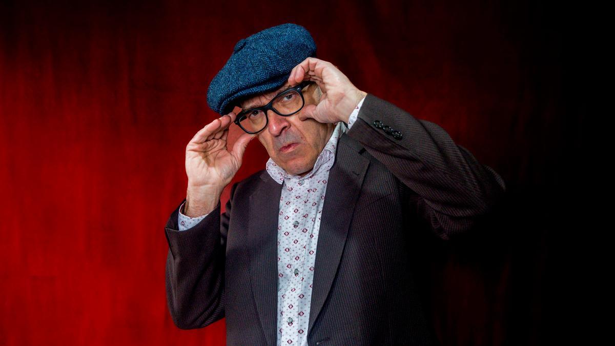 El versátil músico y artista Víctor Coyote.