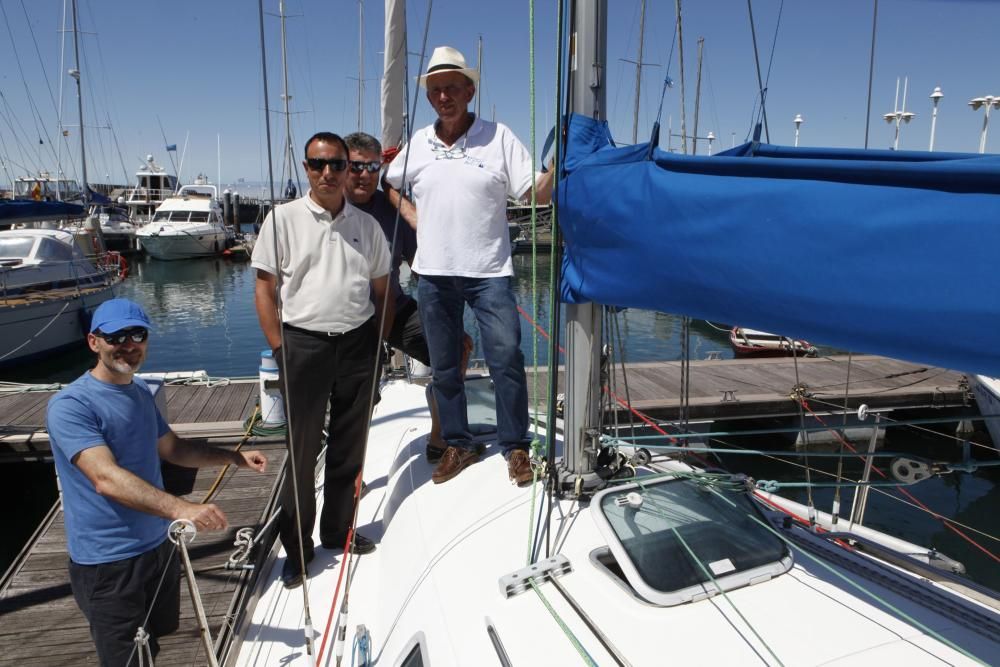 Tripulación del velero 'Mambo', que participará en la regata 'El Gaitero'