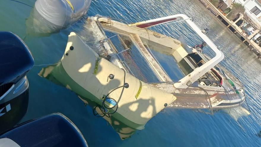 El Ayuntamiento de Ibiza le pasa la factura a la dueña de una barca reflotada en Talamanca