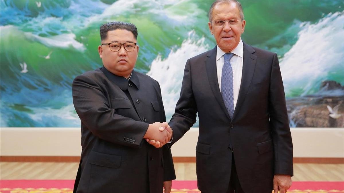 Kim Jong-un y Sergei Lavrov, la semana pasada en Pionyang.