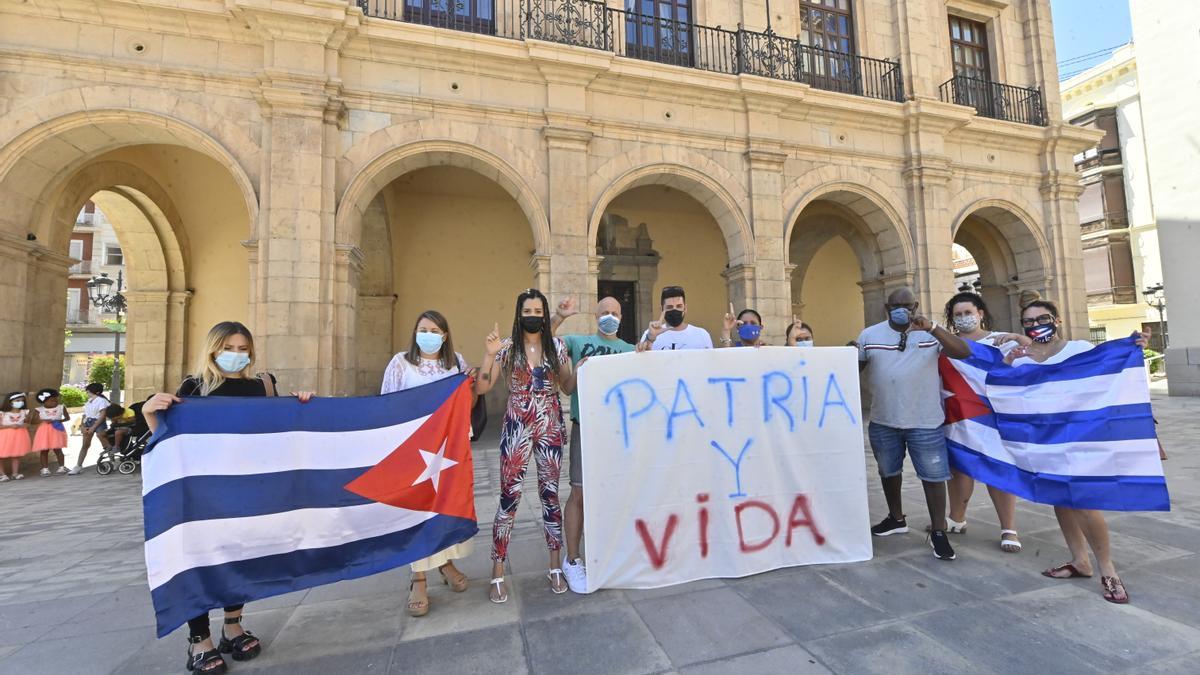 Los cubanos de Castelló alzan la voz por la libertad de sus familias.