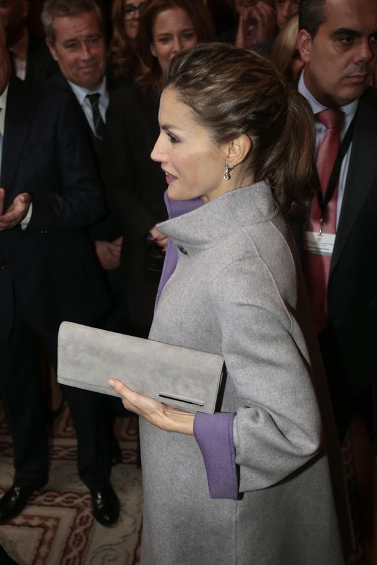 Letizia Ortiz en Portugal, detalle de la cartera baguette