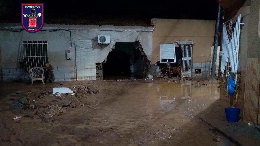 Muere un hombre en su casa sorprendido por la tromba de agua esta madrugada en Murcia